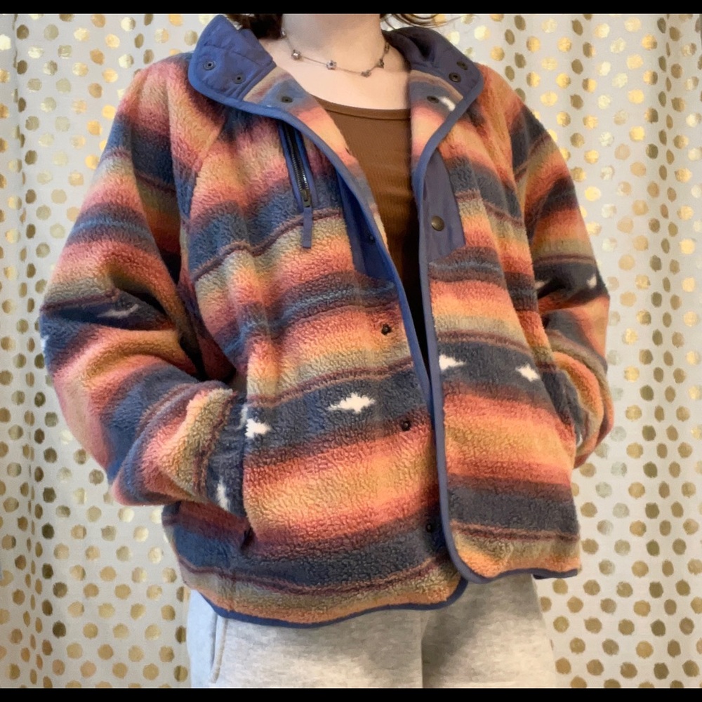 american eagle light fall jacket. size Medium. fits oversized and comfy.